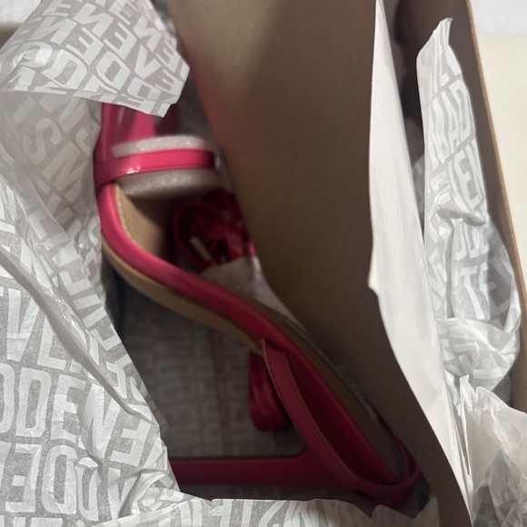 Steve Madden Fuchsia Strappy Heels - Picture 4 of 4